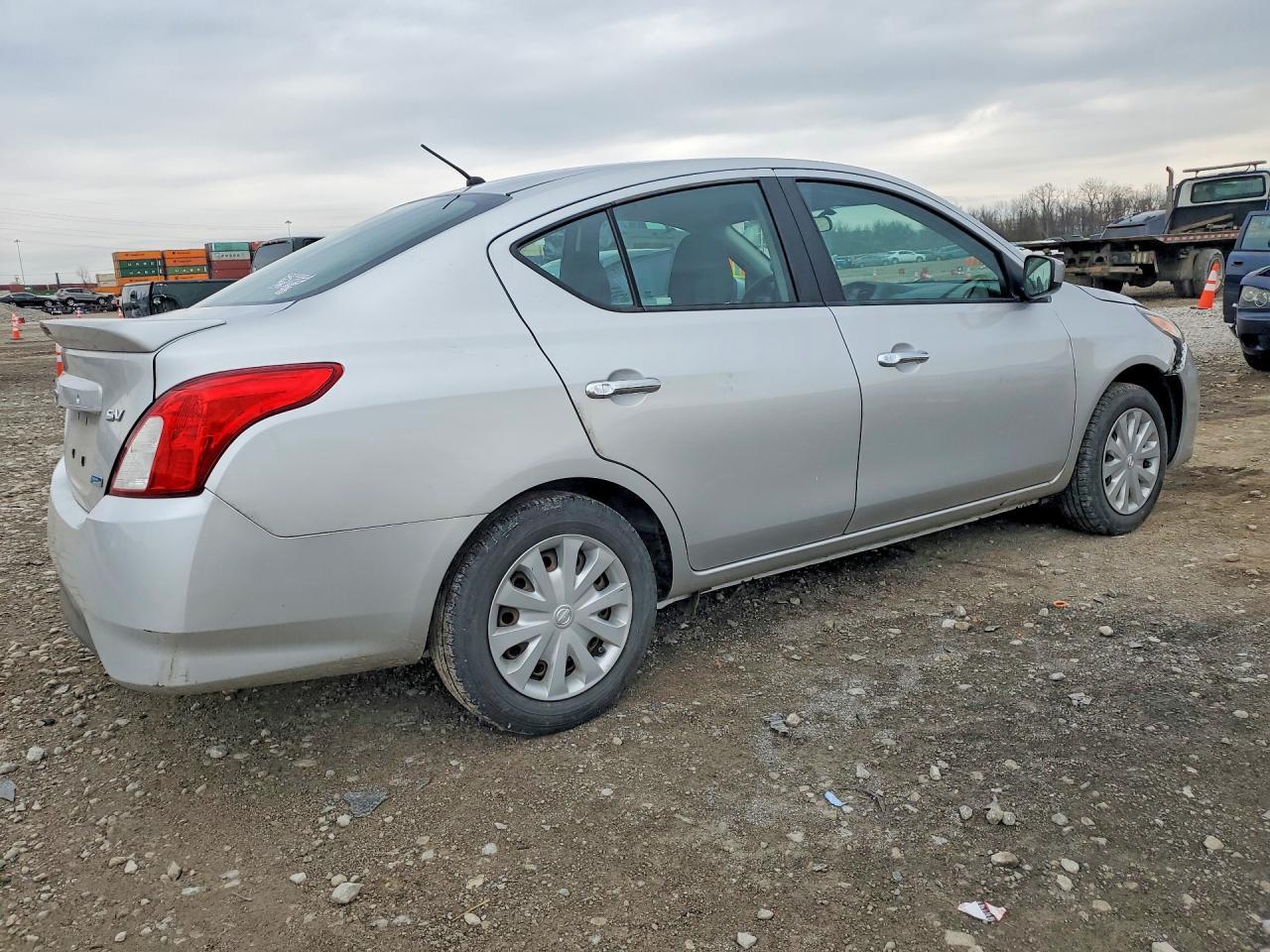 2016 NISSAN VERSA