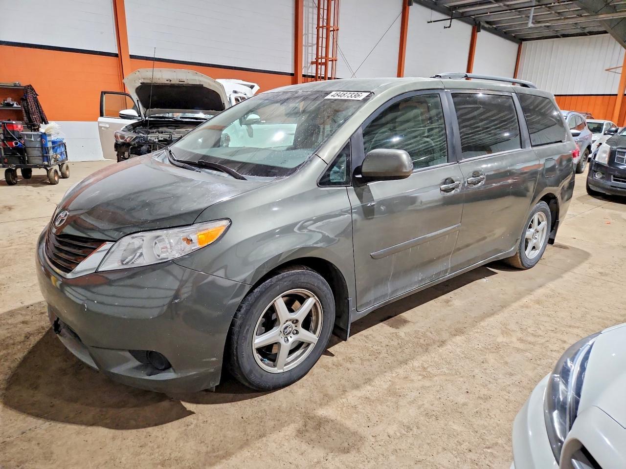 2013 TOYOTA SIENNA