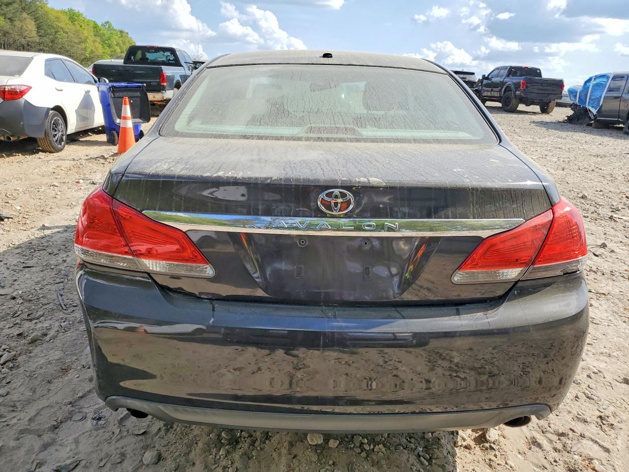 2011 TOYOTA Avalon