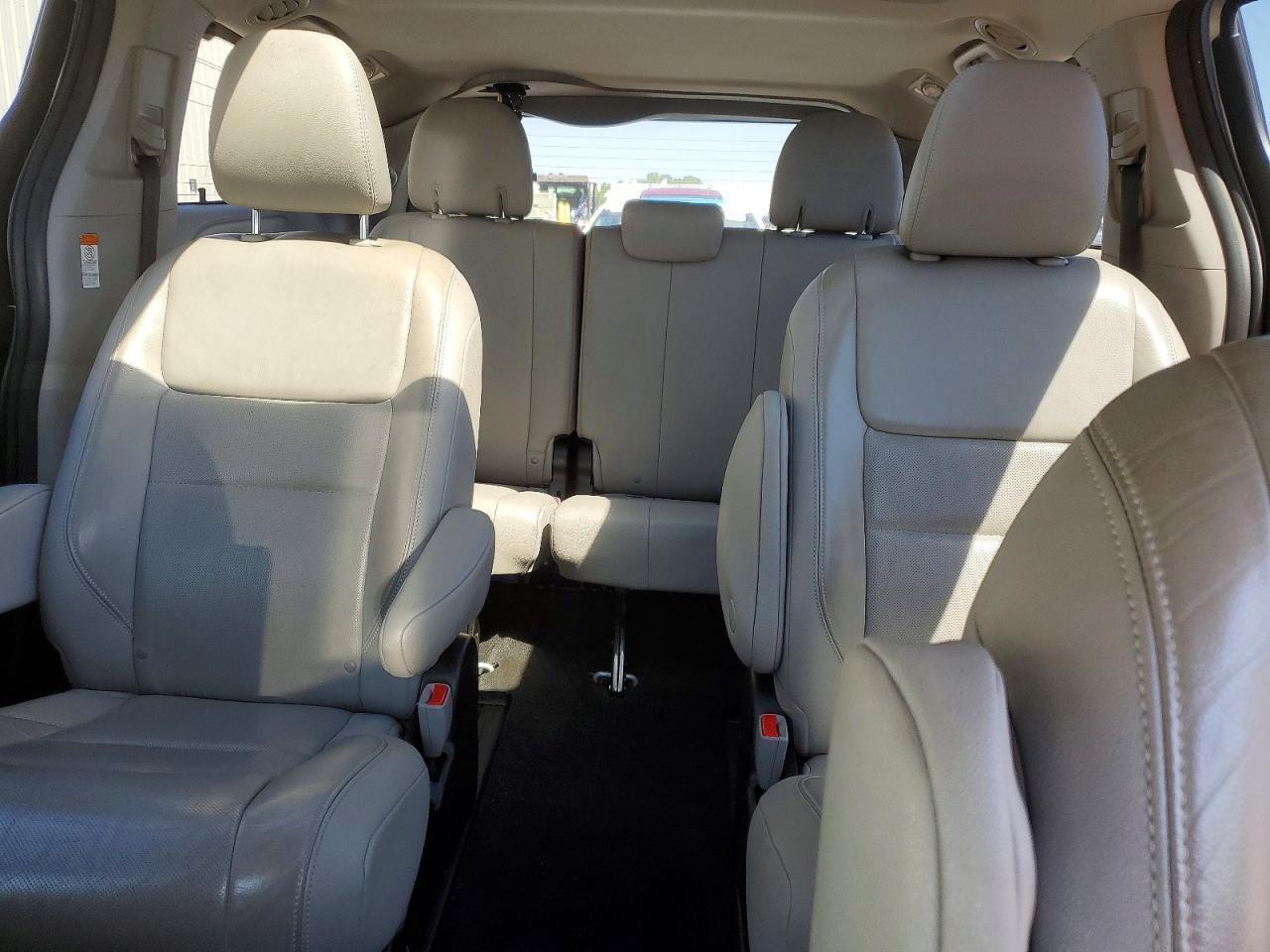 2019 TOYOTA SIENNA