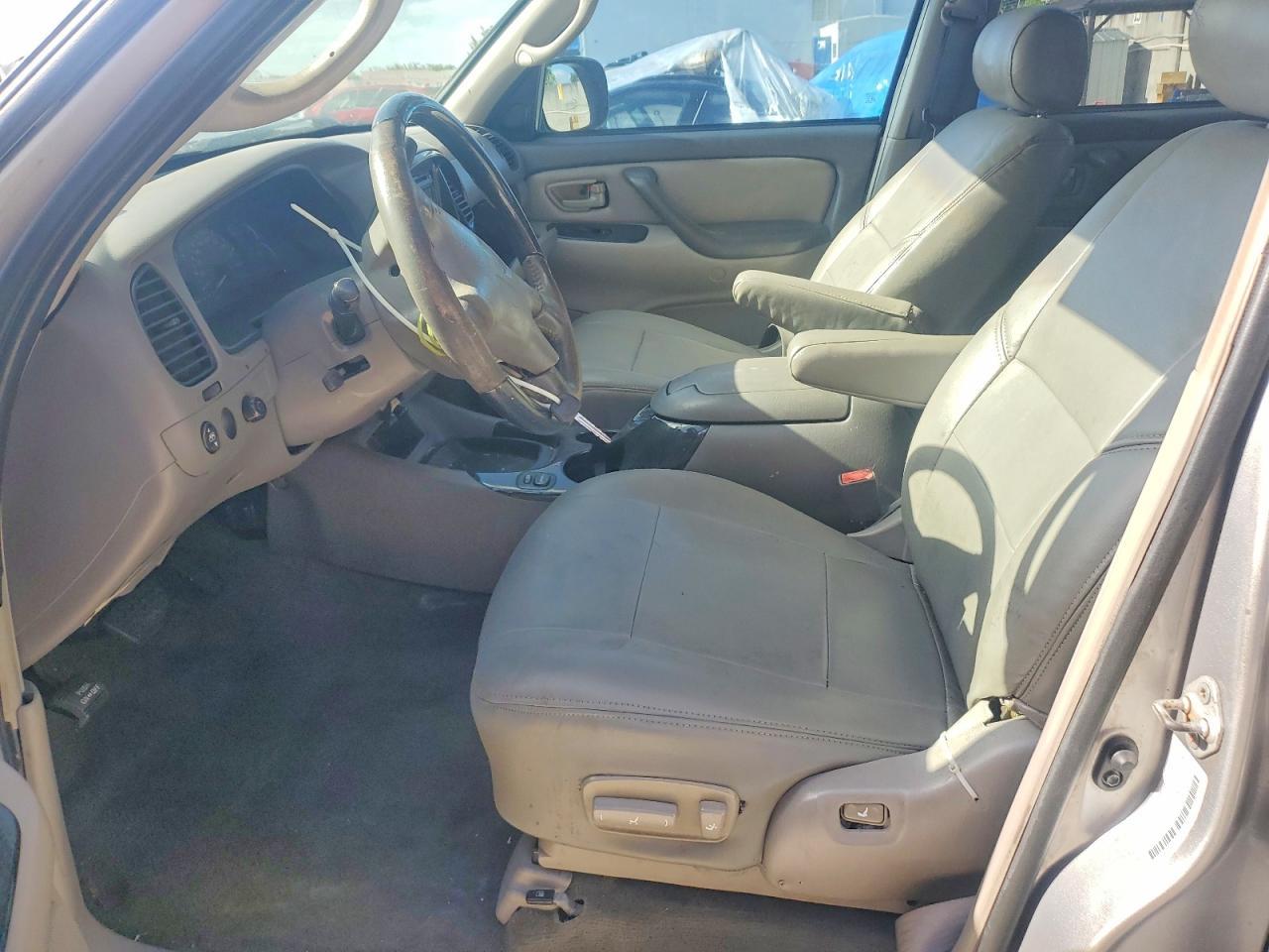 2002 TOYOTA Sequoia