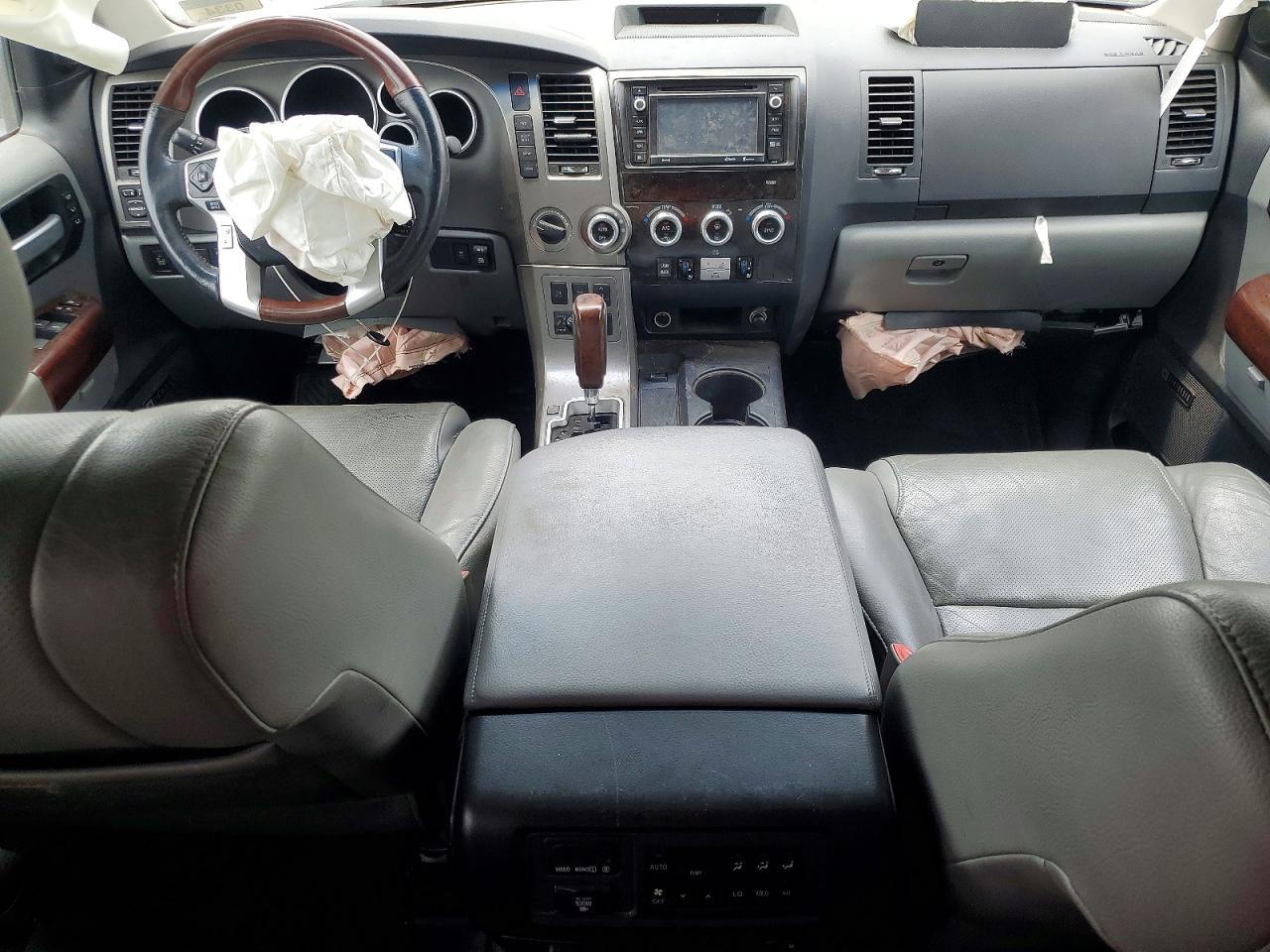 2016 TOYOTA Sequoia