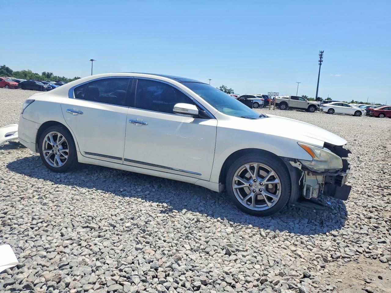 2014 NISSAN Maxima