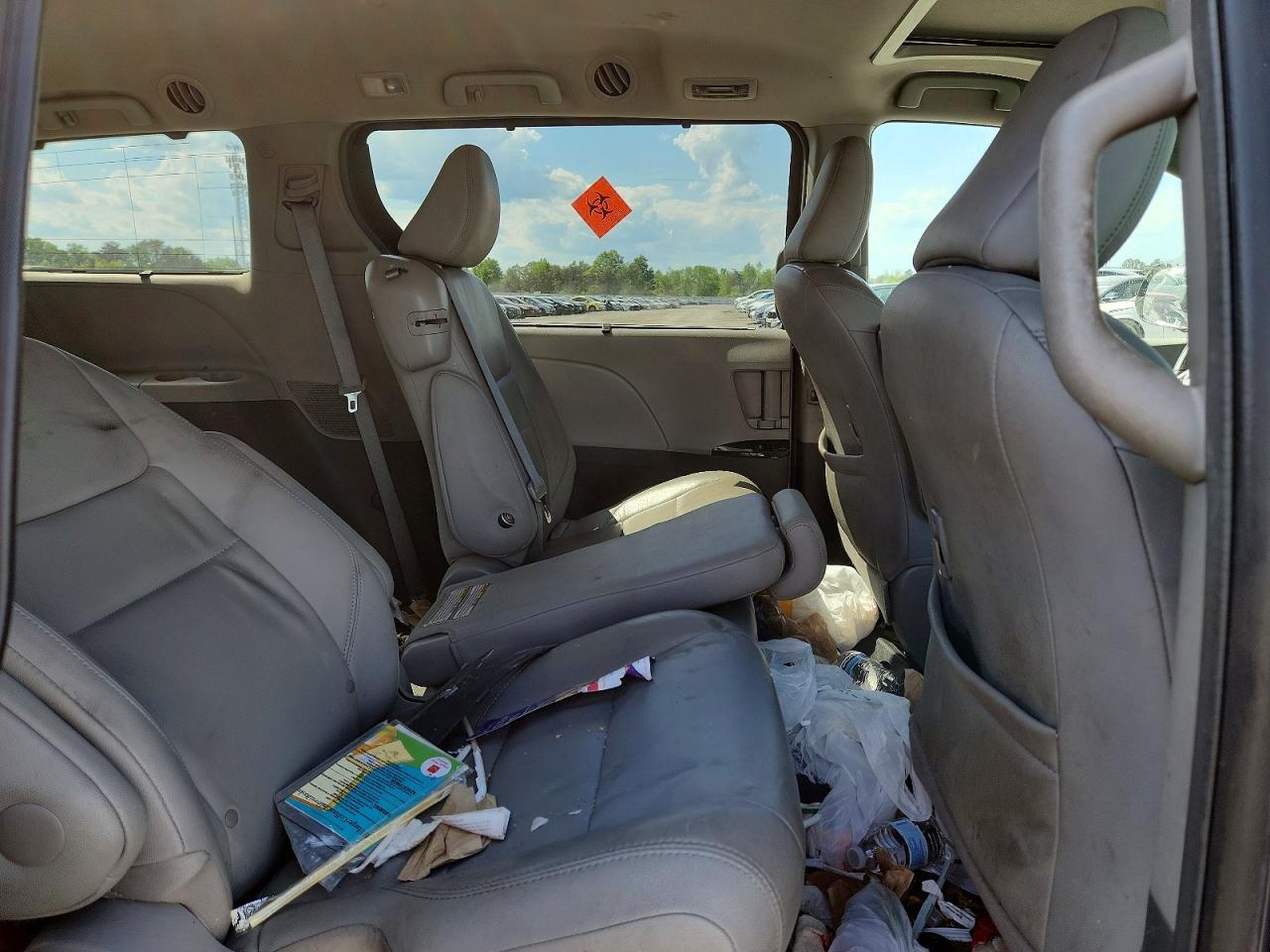 2015 TOYOTA SIENNA