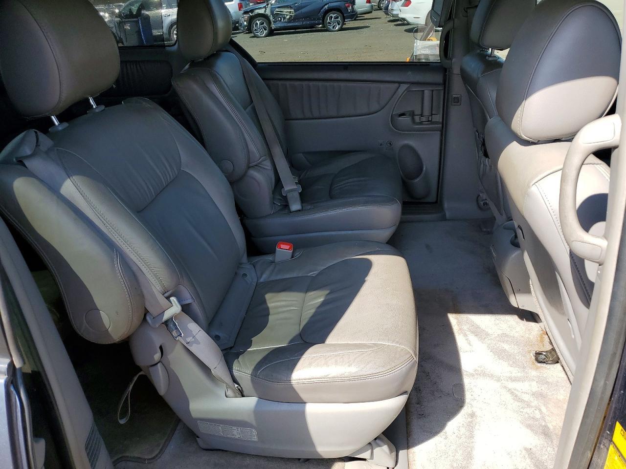 2009 TOYOTA SIENNA