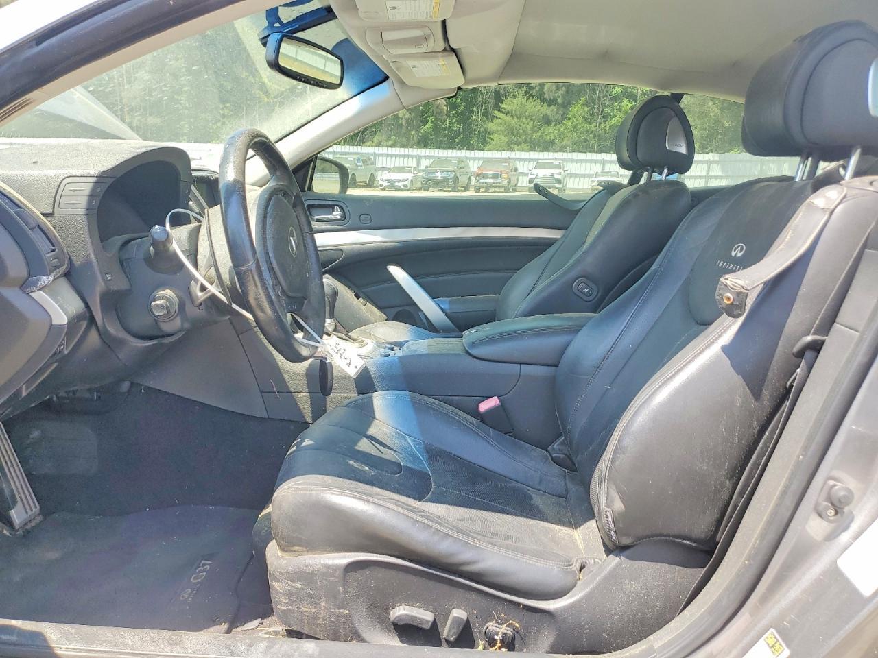 2011 INFINITI G37