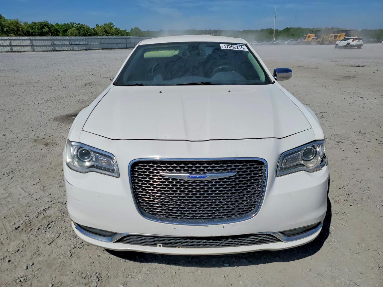 2019 CHRYSLER 300