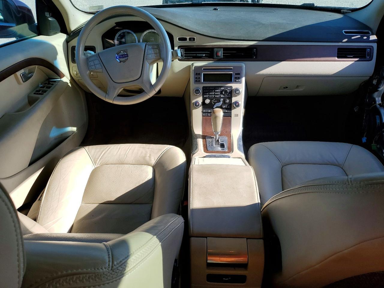 2011 VOLVO XC70