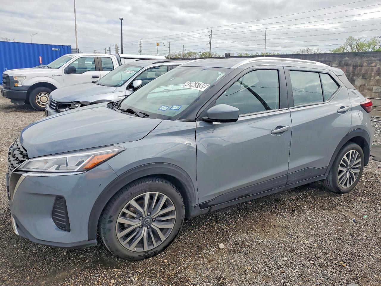 2023 NISSAN KICKS