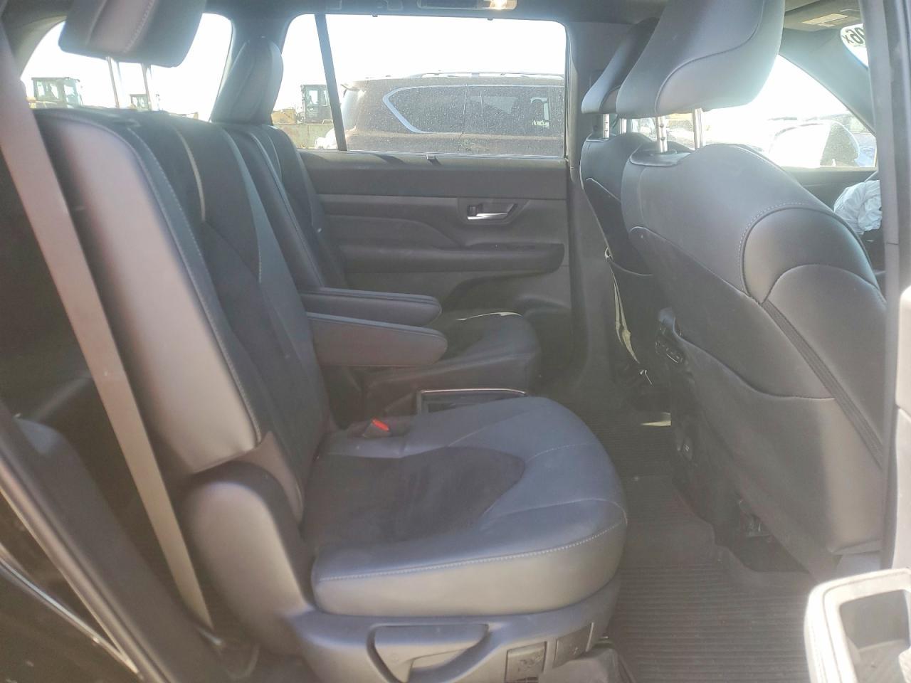 2026 TOYOTA HIGHLANDER
