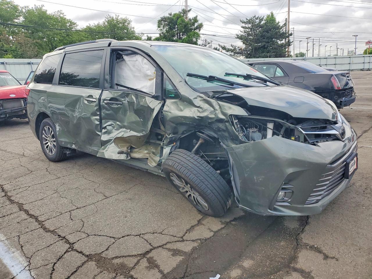 2018 TOYOTA SIENNA
