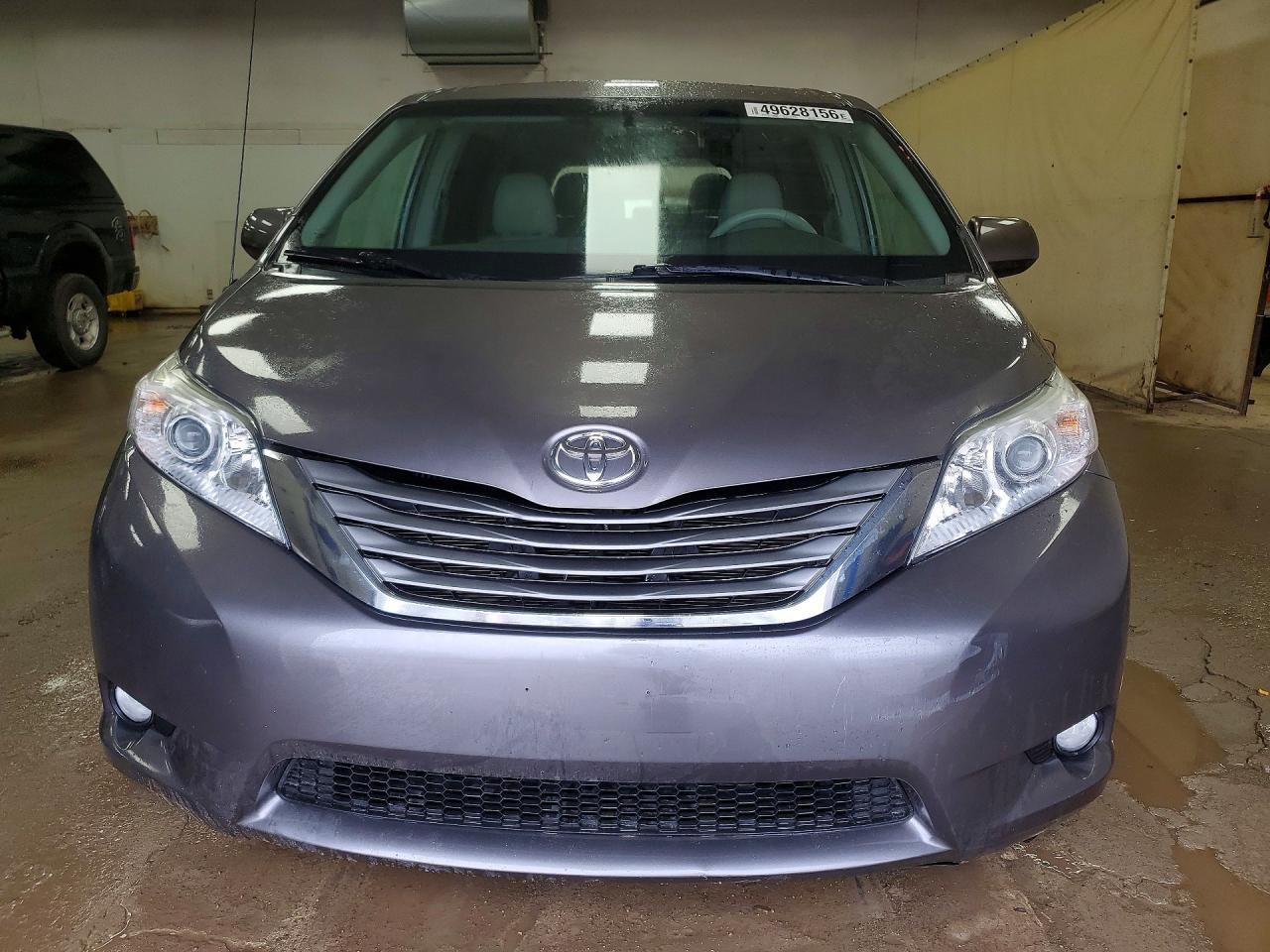 2014 TOYOTA SIENNA