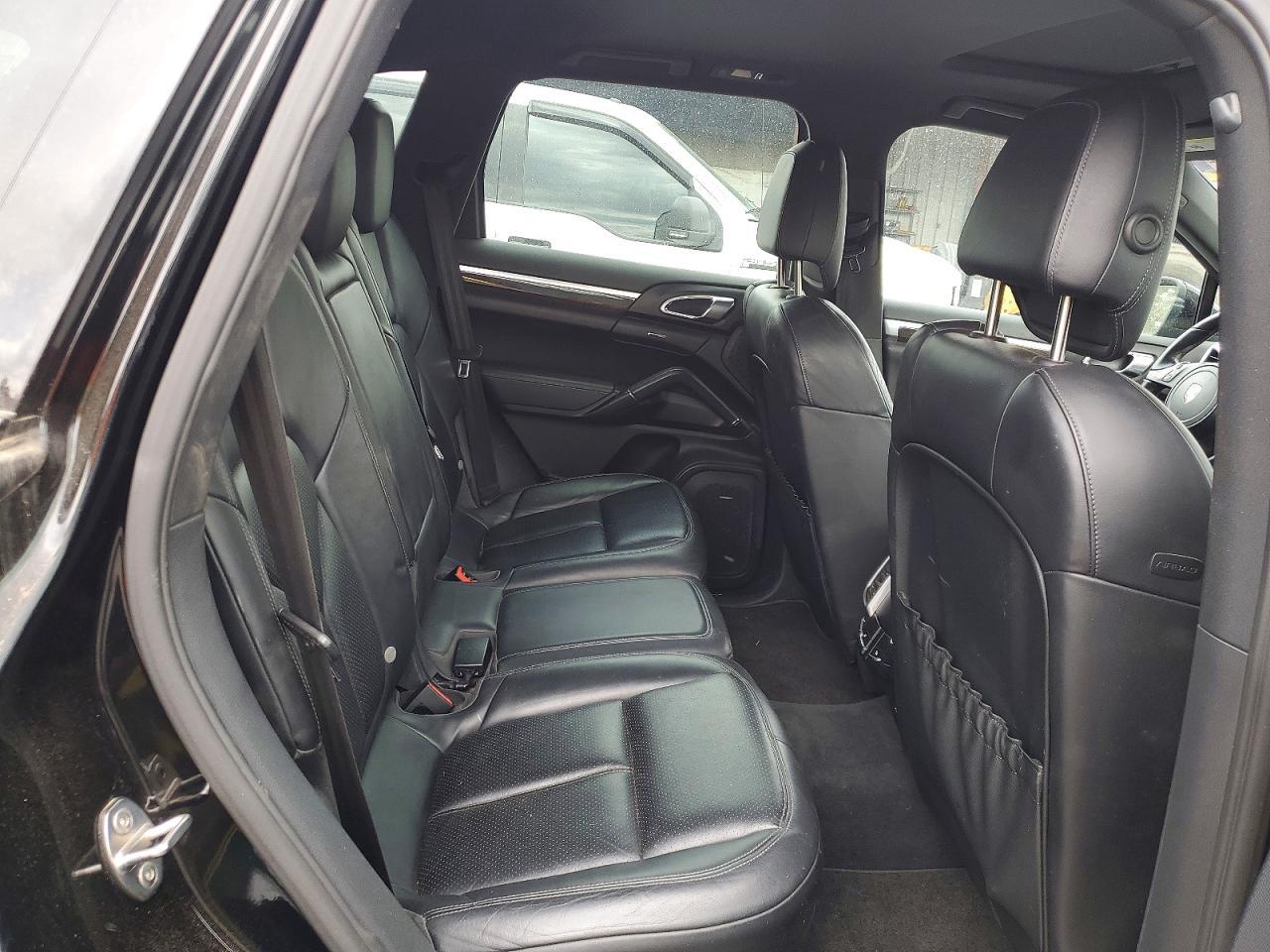 2011 PORSCHE CAYENNE