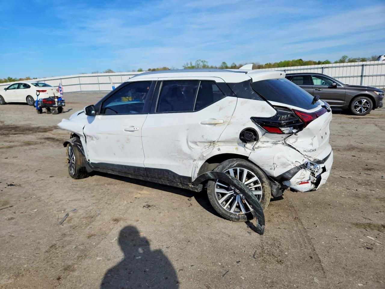 2023 NISSAN KICKS