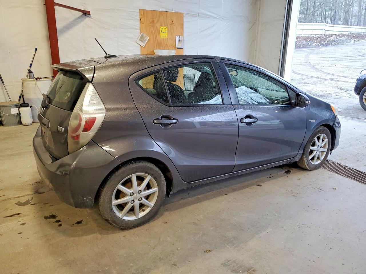 2013 TOYOTA Prius c