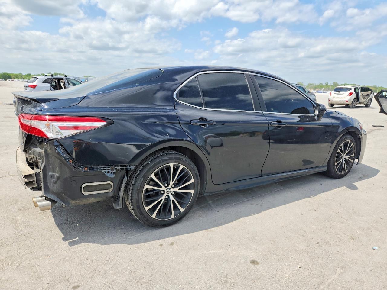 2018 TOYOTA CAMRY