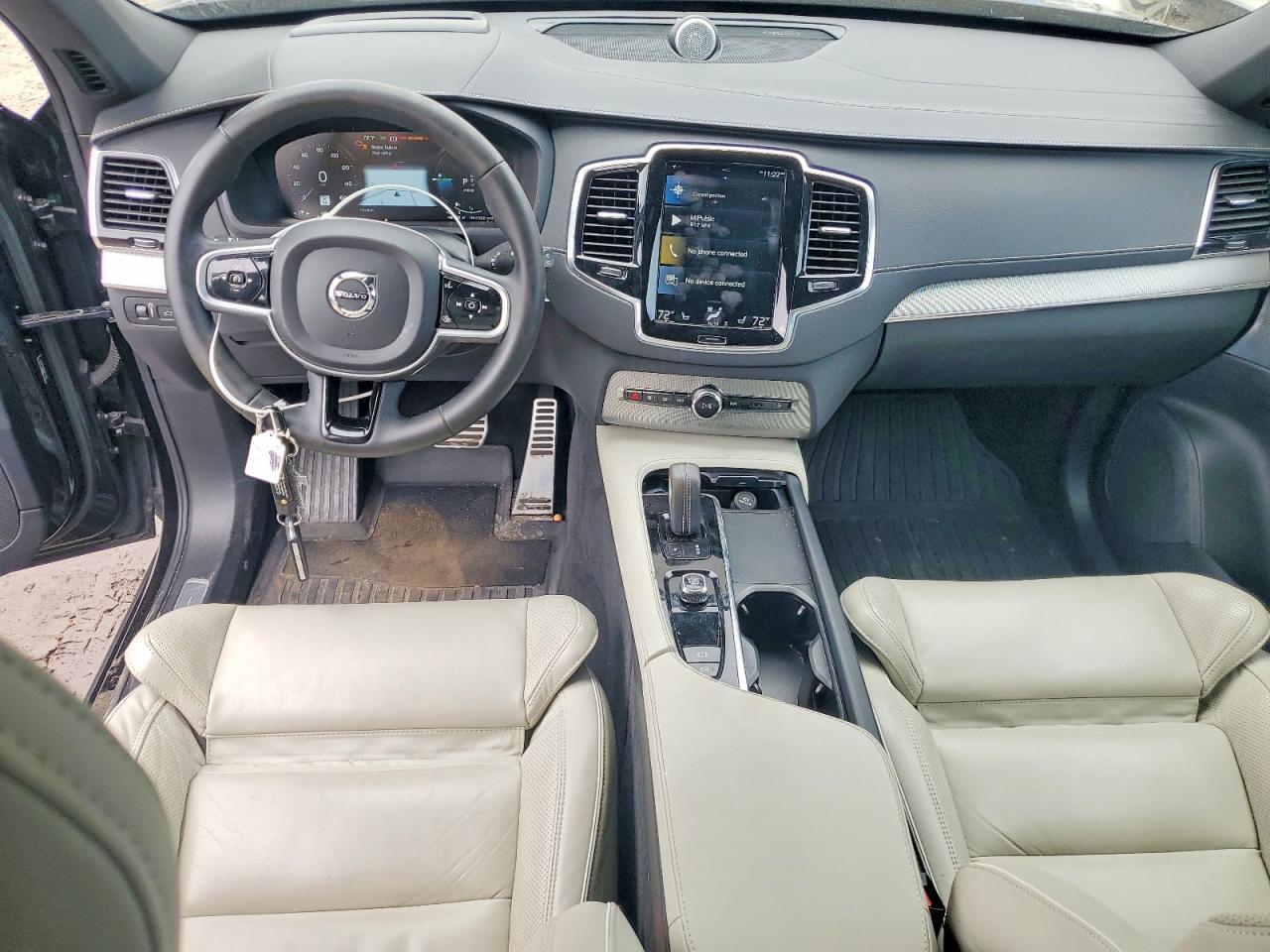 2022 VOLVO XC90