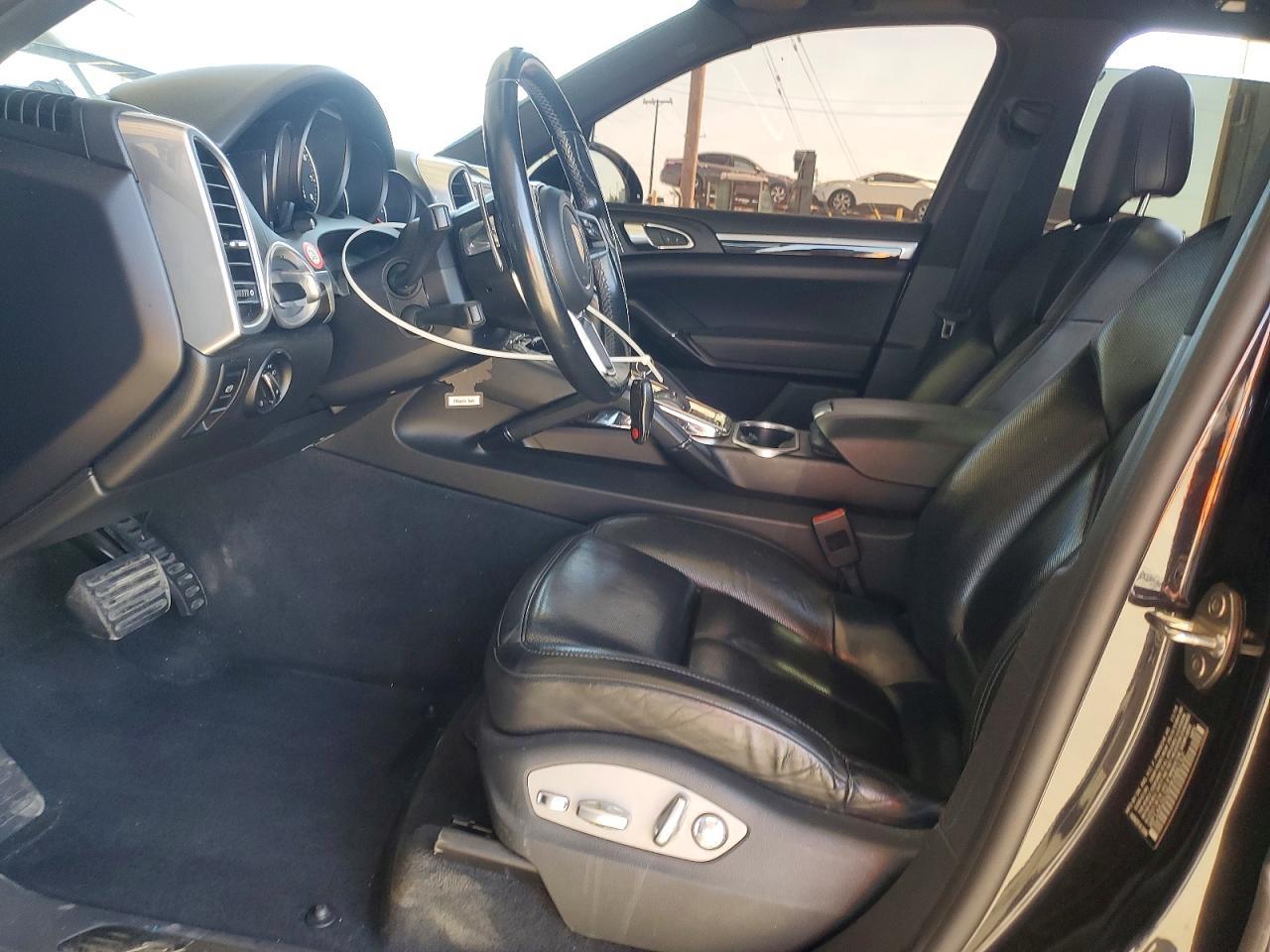 2017 PORSCHE CAYENNE