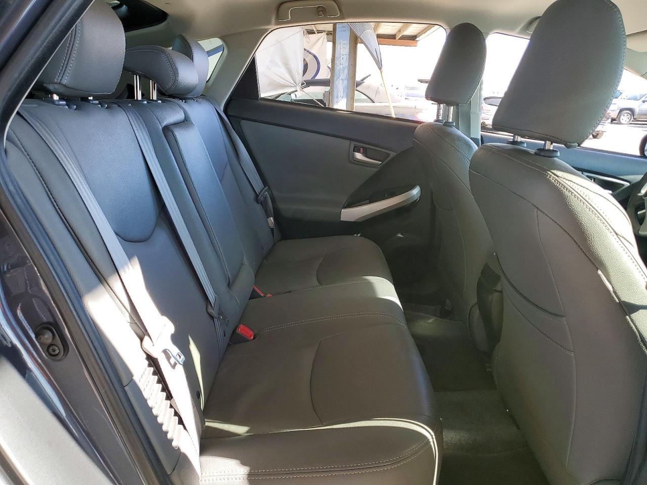 2015 TOYOTA Prius Plug-In
