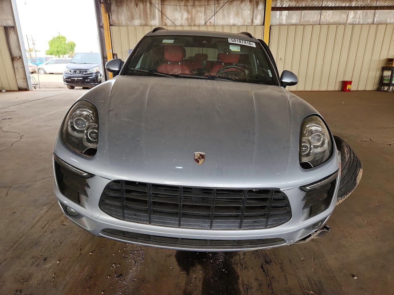 2017 PORSCHE Macan