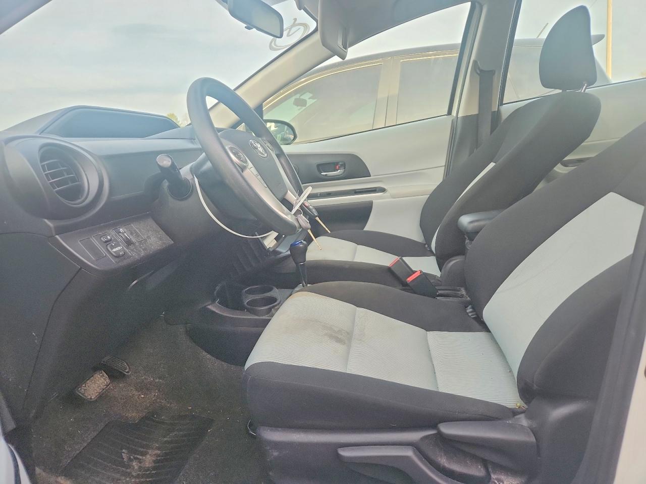 2014 TOYOTA Prius c