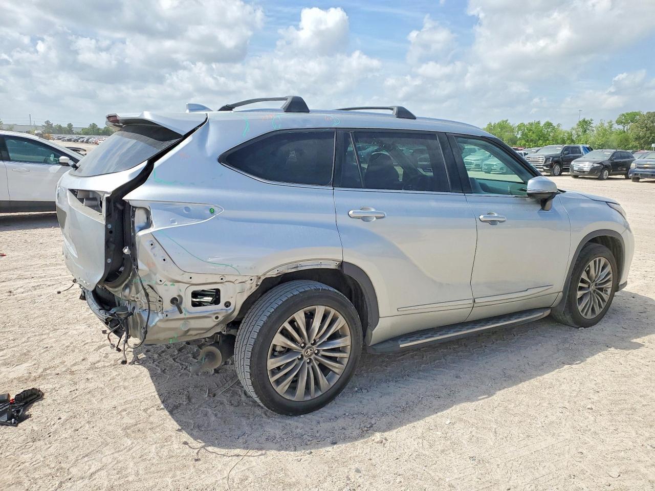 2021 TOYOTA HIGHLANDER