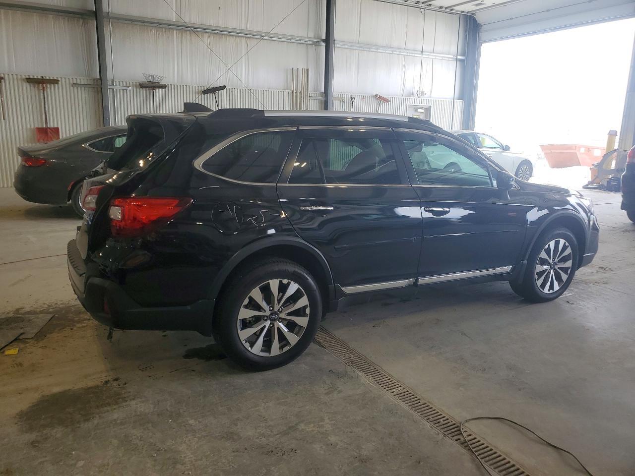 2018 SUBARU Outback