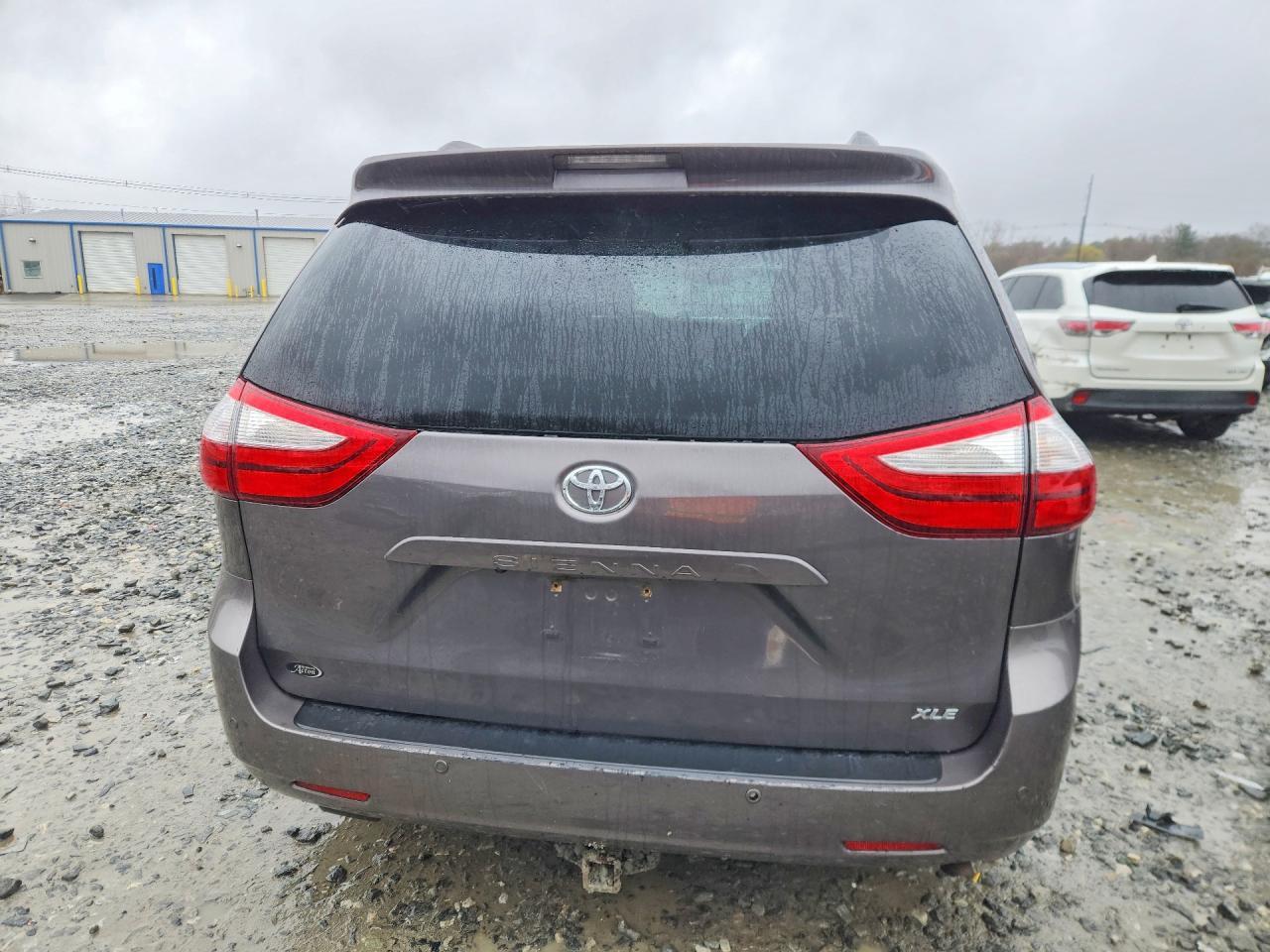2015 TOYOTA SIENNA
