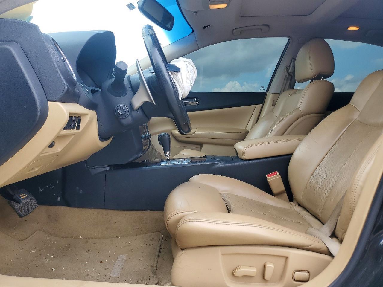 2011 NISSAN Maxima