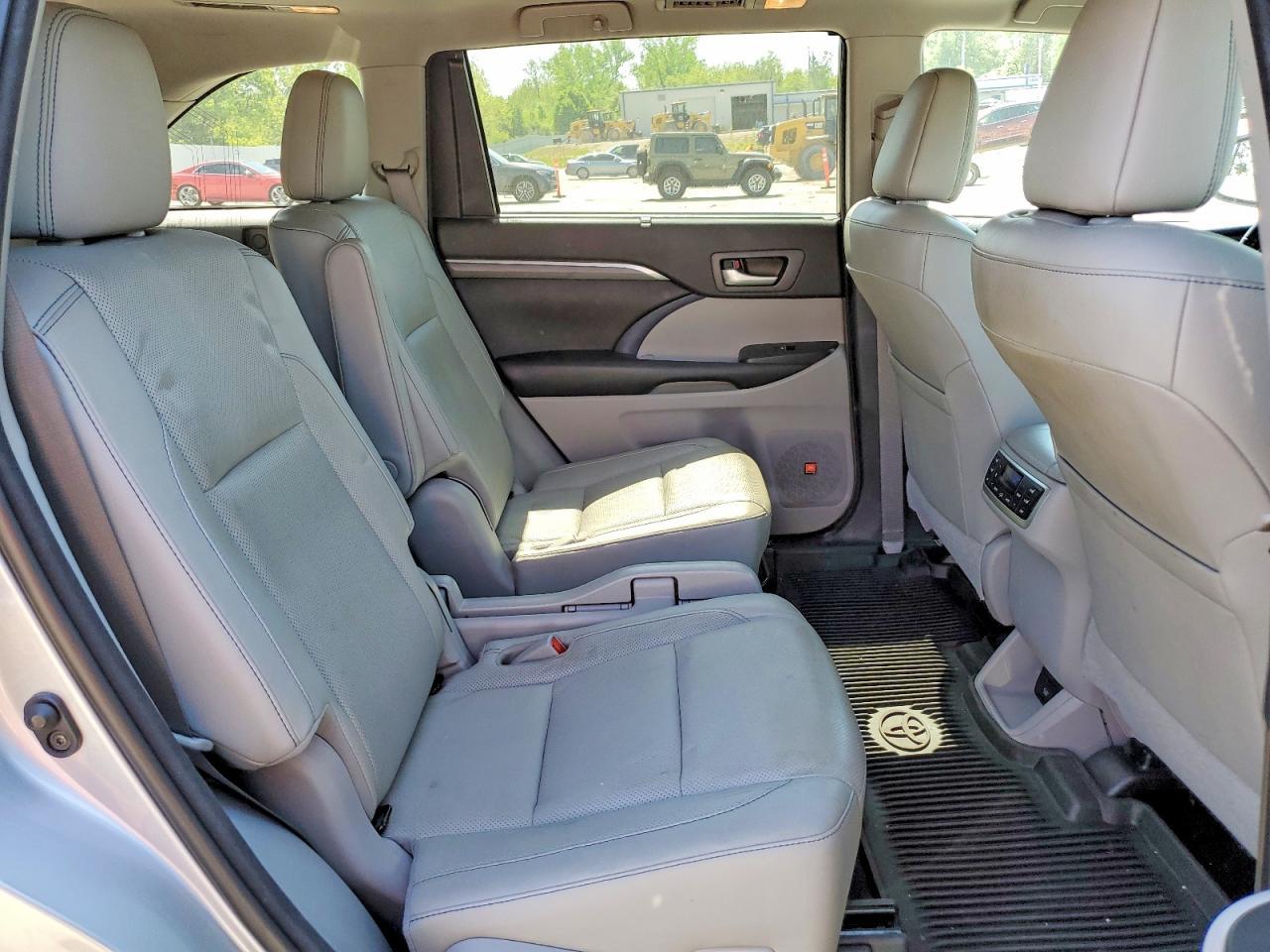 2017 TOYOTA HIGHLANDER