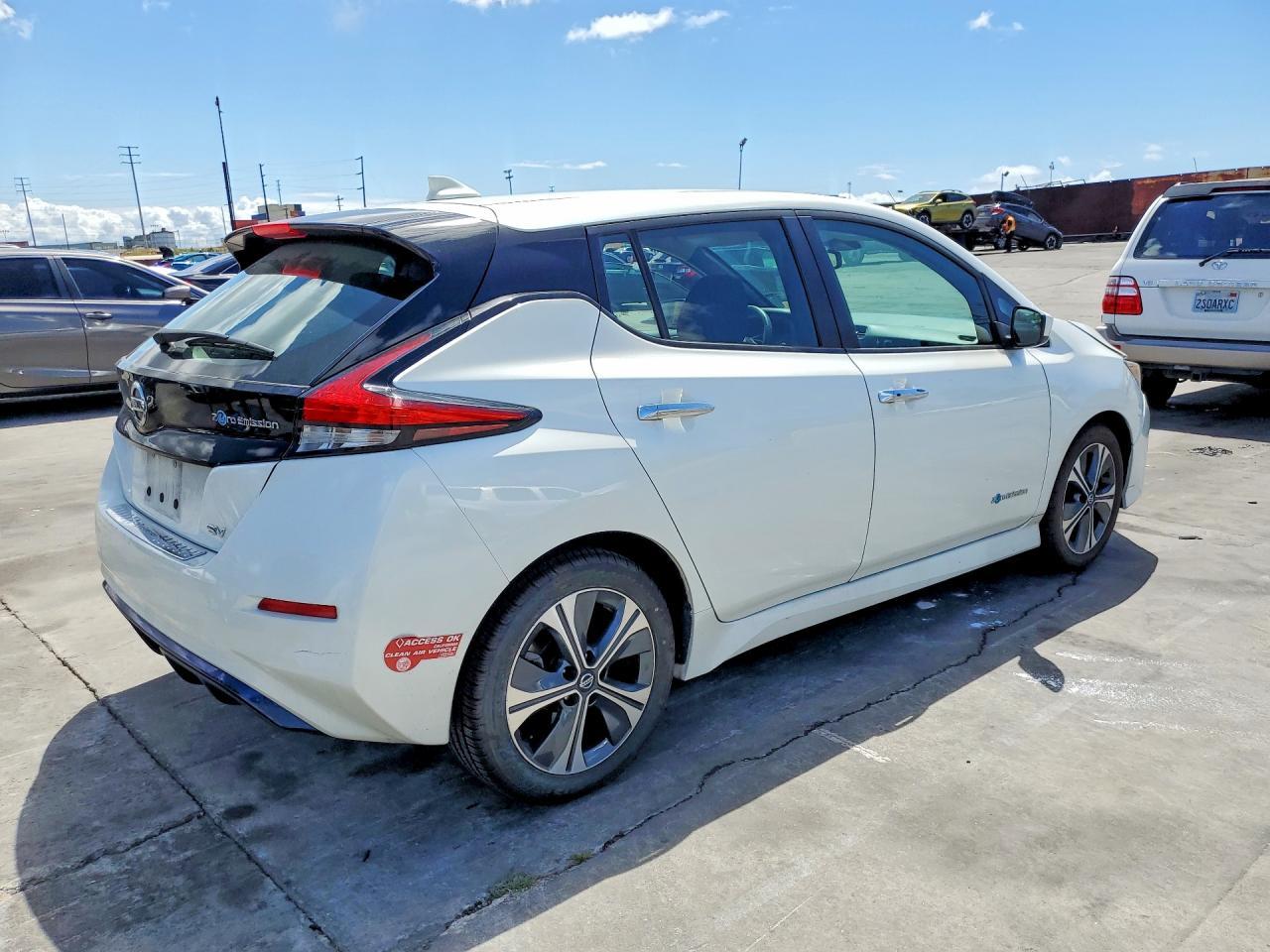 2018 NISSAN LEAF