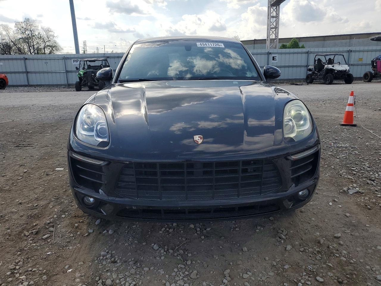 2015 PORSCHE Macan