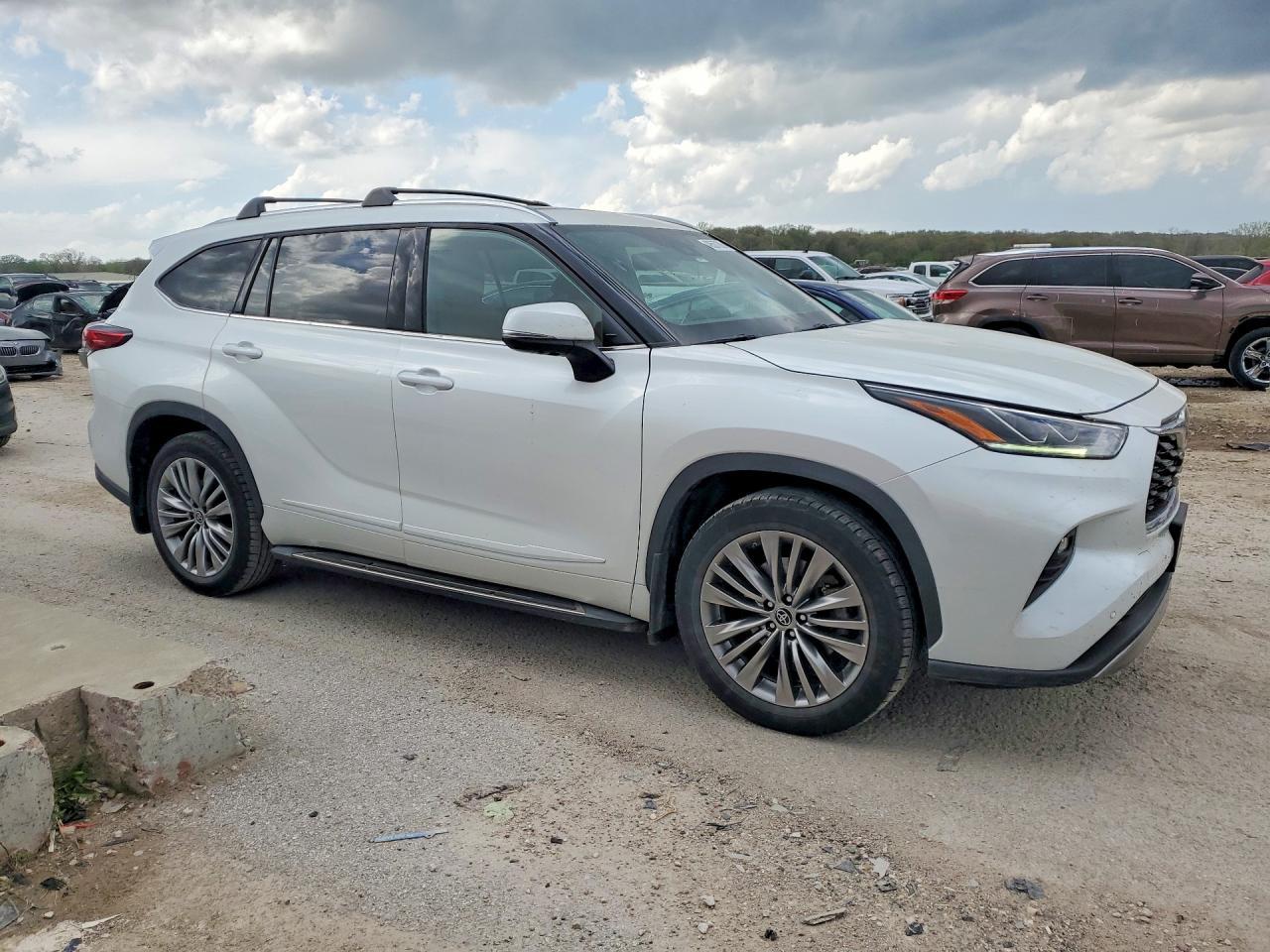 2022 TOYOTA HIGHLANDER