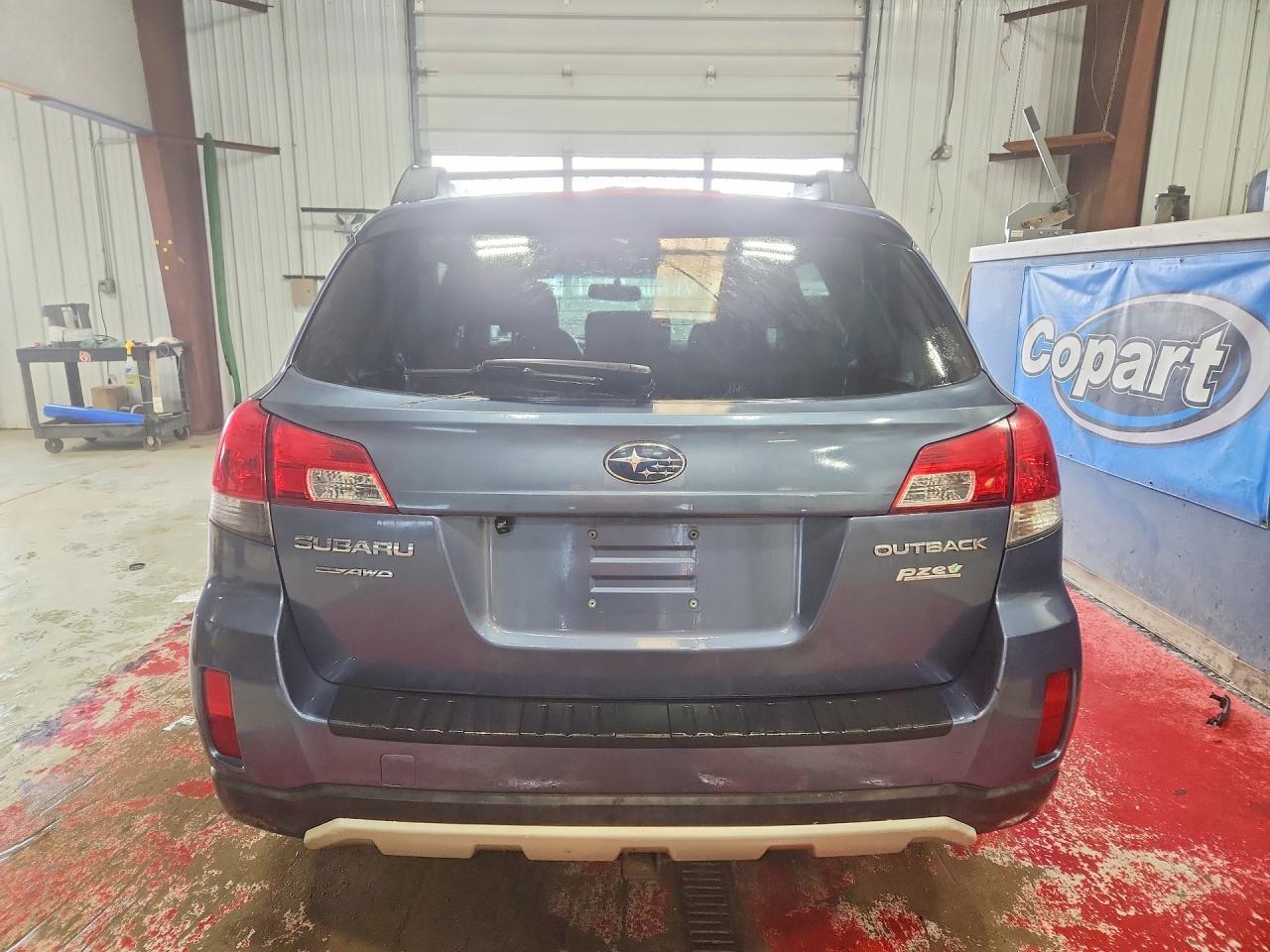 2013 SUBARU Outback
