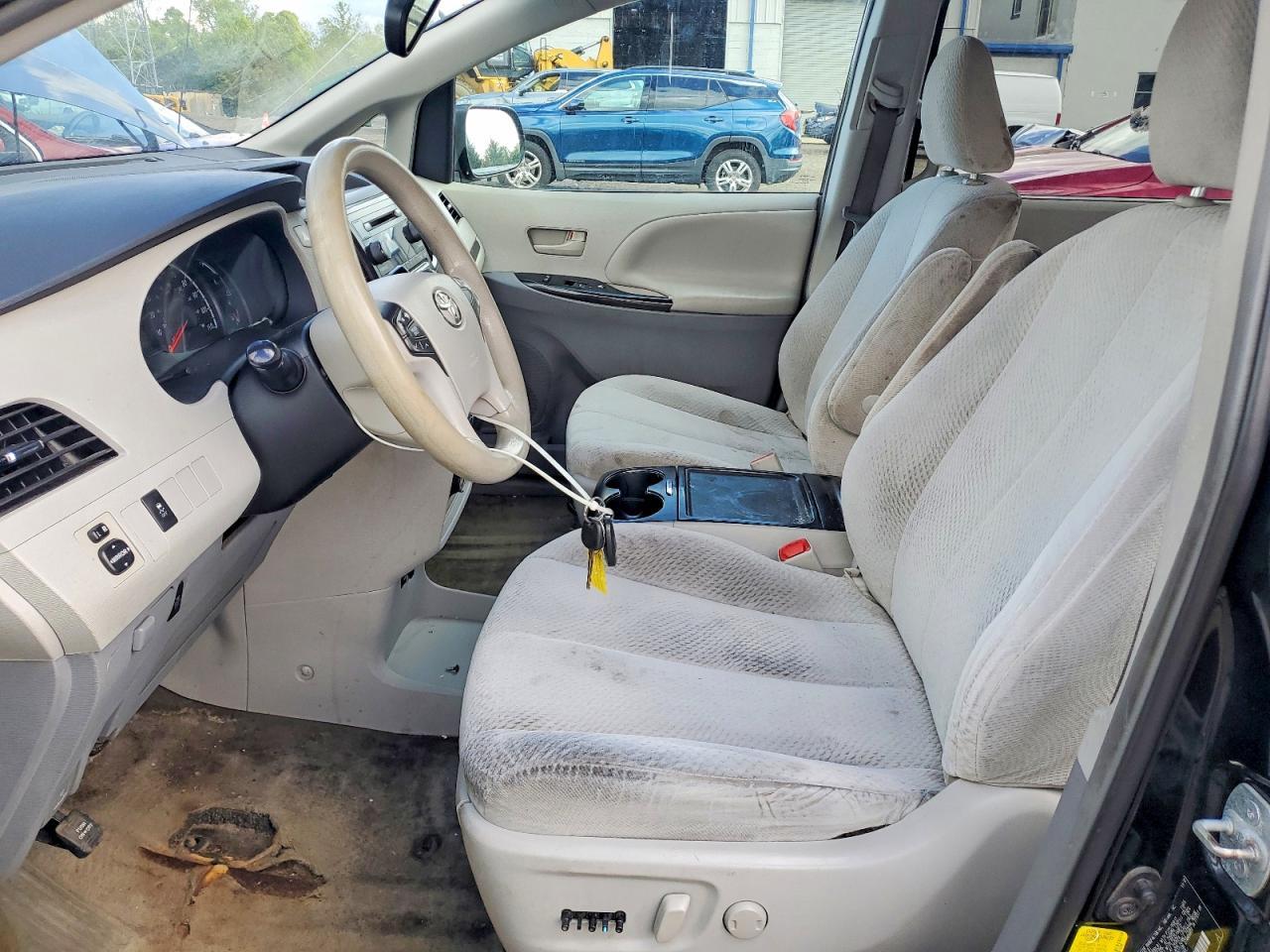 2013 TOYOTA SIENNA