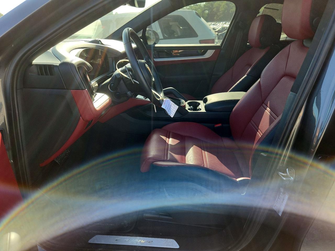 2024 PORSCHE CAYENNE