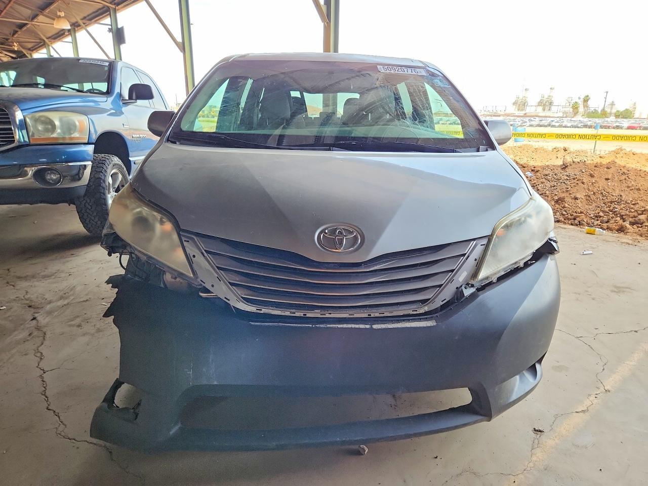 2016 TOYOTA SIENNA