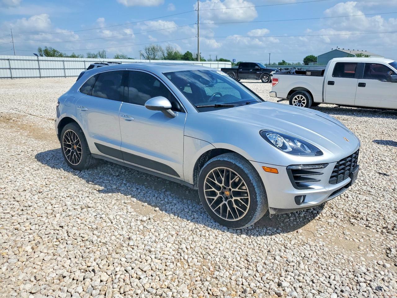 2017 PORSCHE Macan