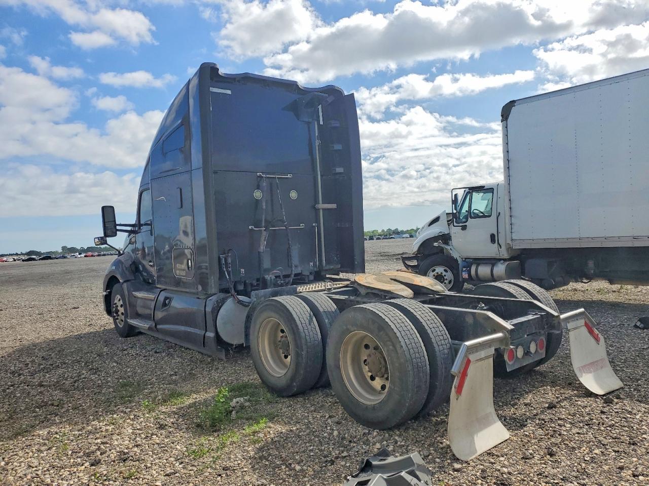 2016 KENWORTH T680
