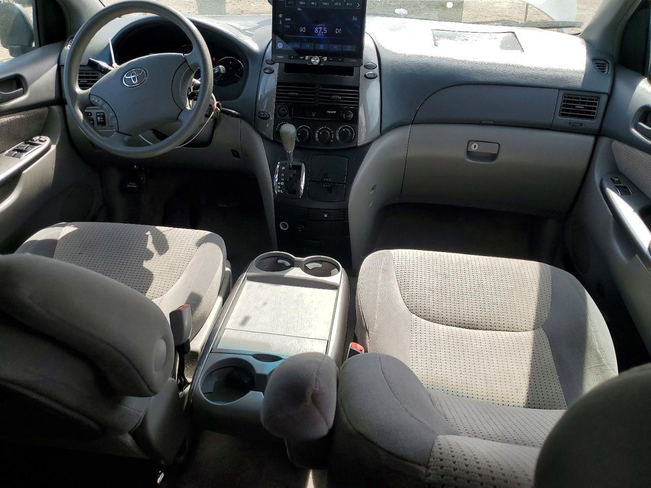 2010 TOYOTA SIENNA