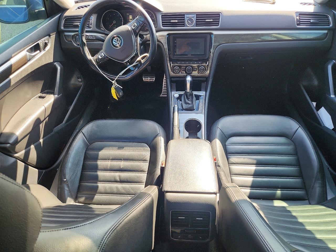 2016 VOLKSWAGEN Passat