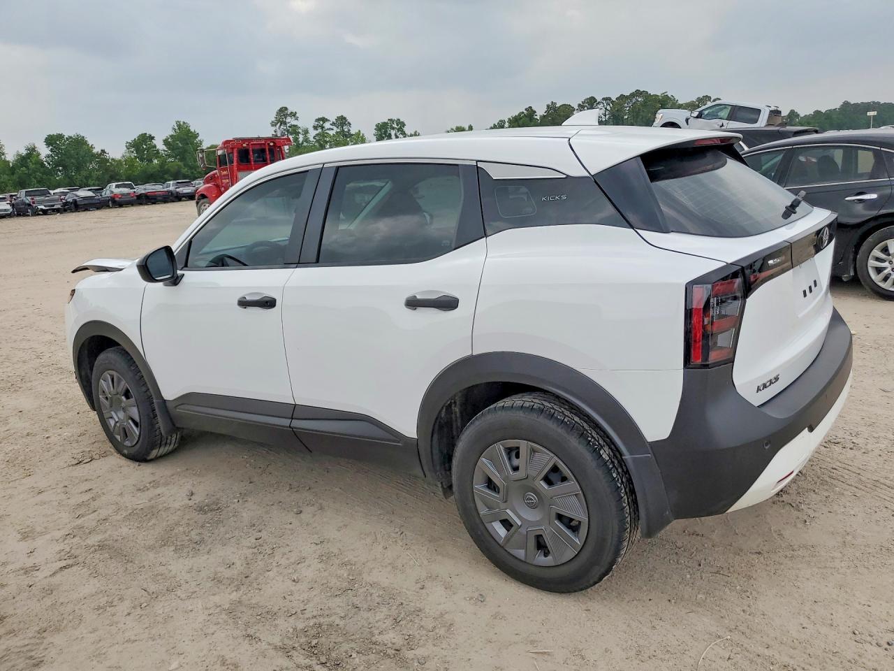 2025 NISSAN KICKS