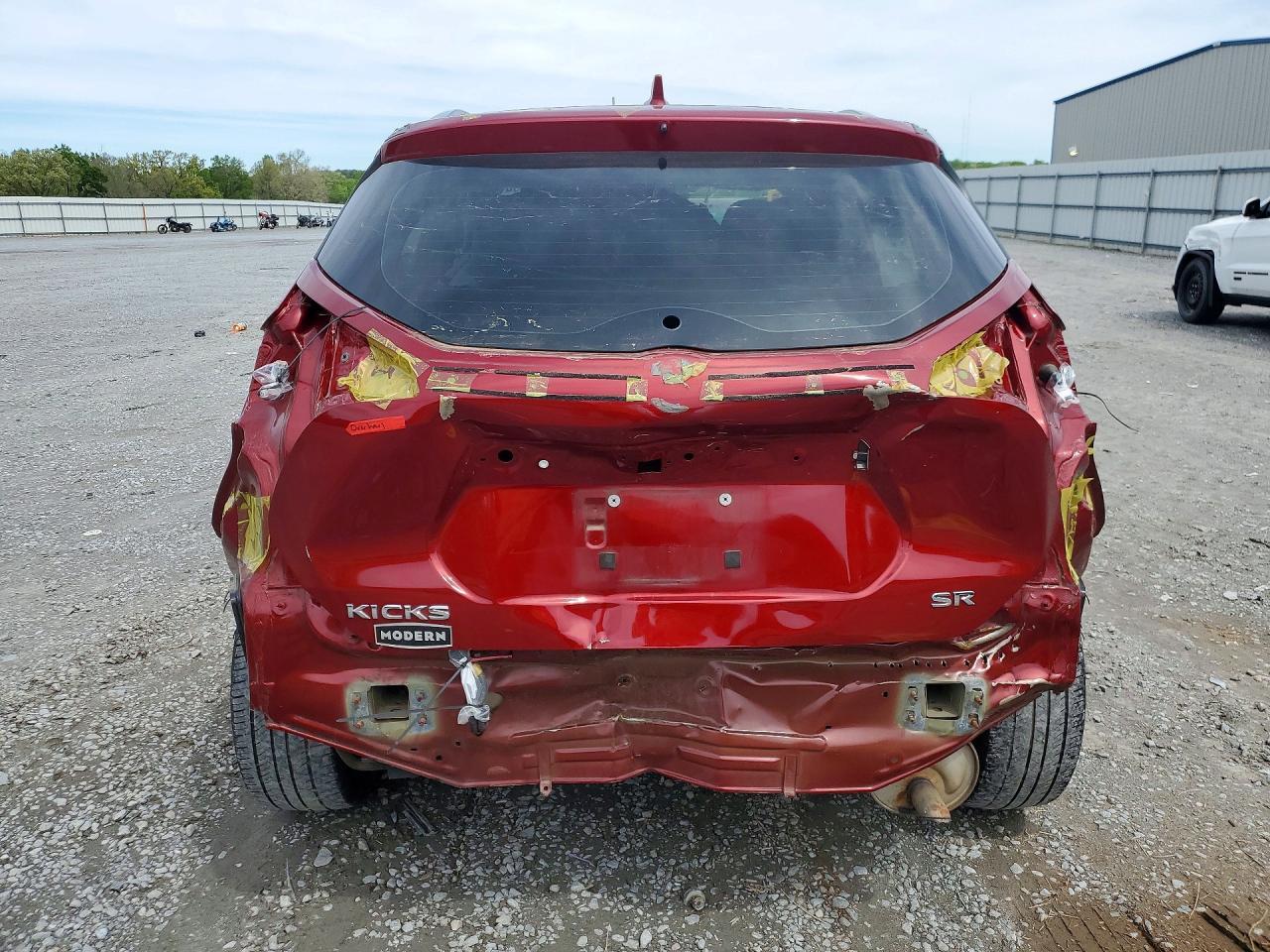 2021 NISSAN KICKS