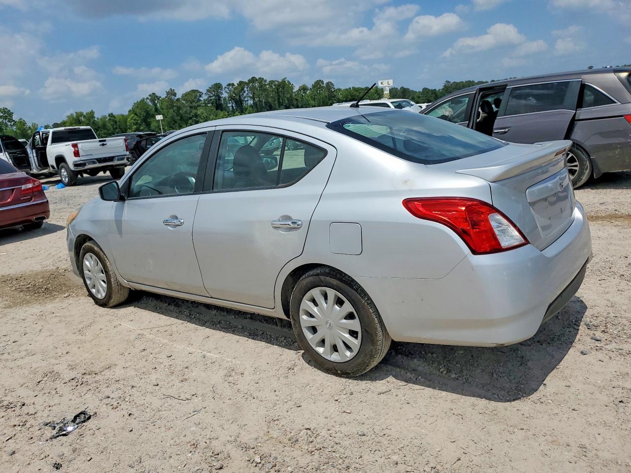 2018 NISSAN VERSA