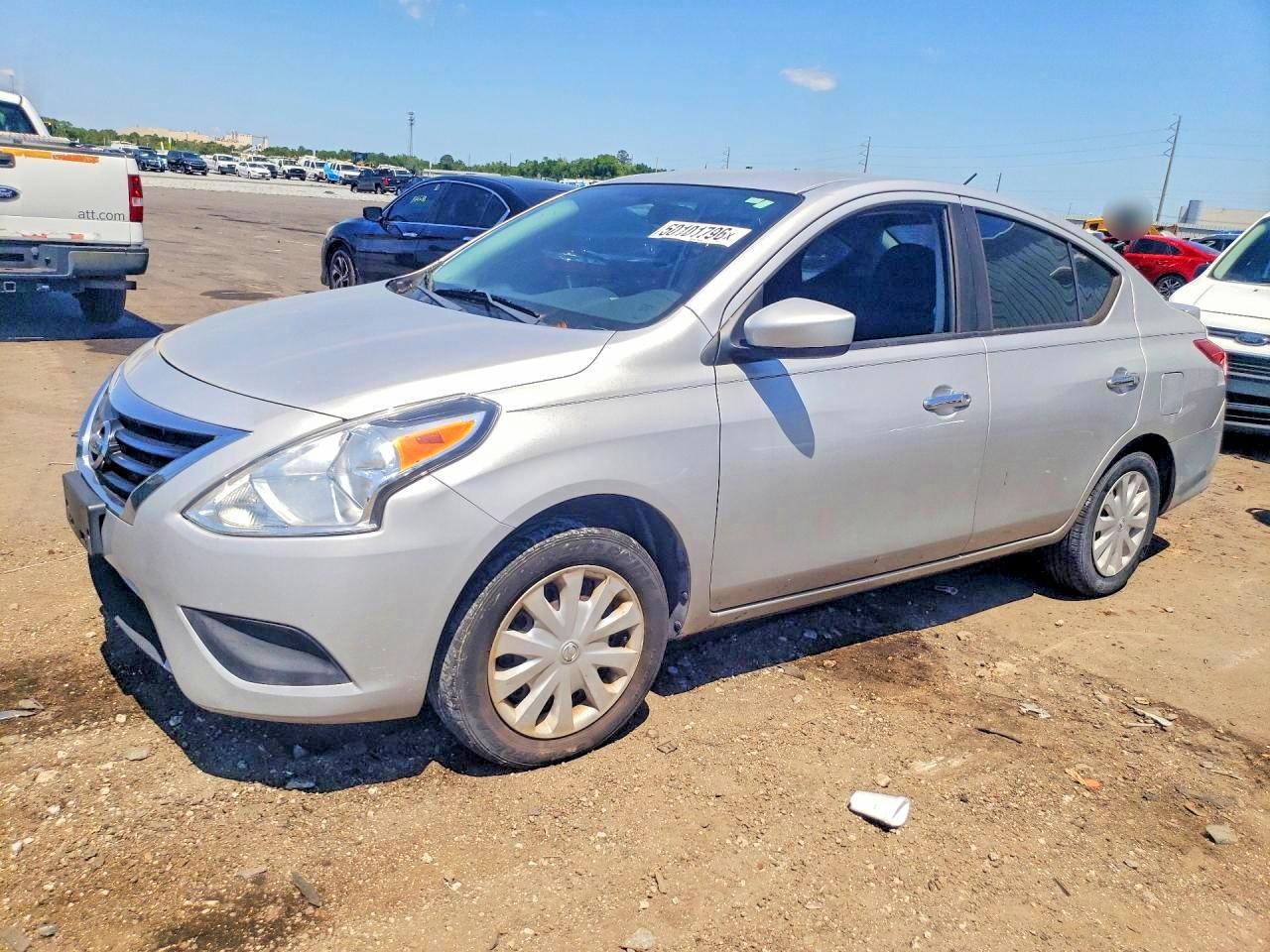 2017 NISSAN VERSA