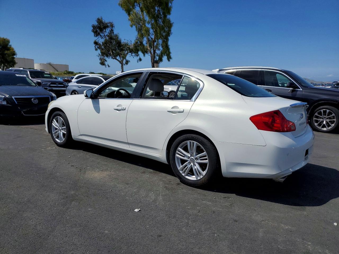2013 INFINITI G37