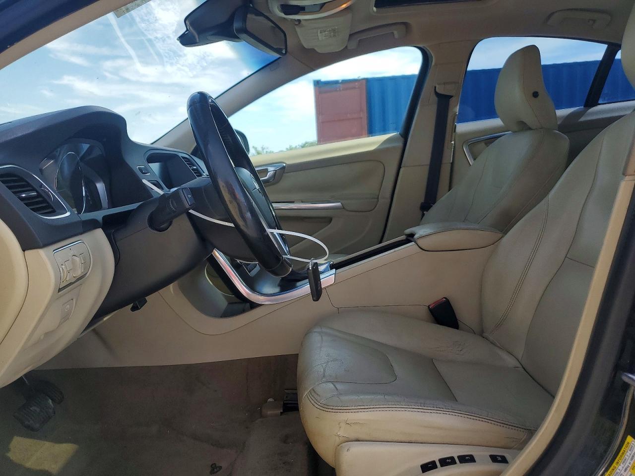 2015 VOLVO S60