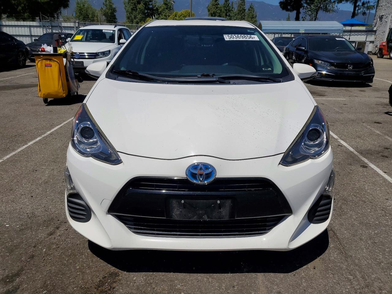2016 TOYOTA Prius c