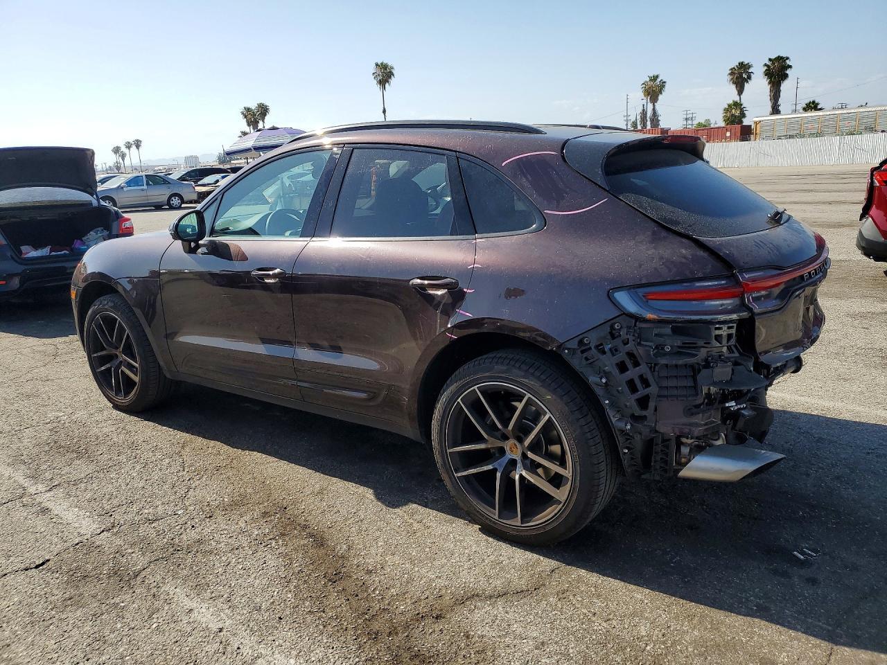 2025 PORSCHE Macan
