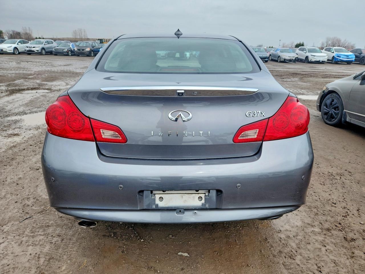 2011 INFINITI G37